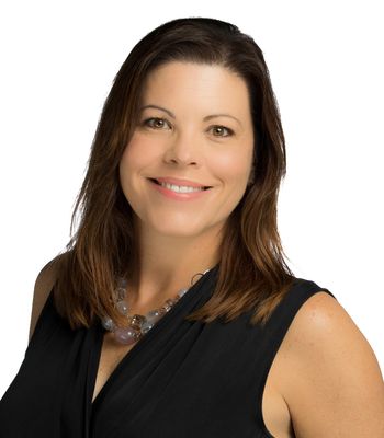 Portrait of Laurie Cushing, REALTOR®.